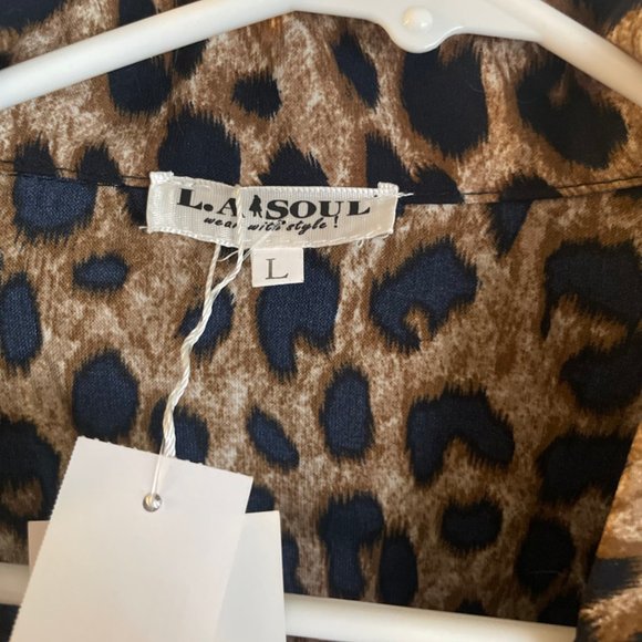 Classic Wrap Dress in Leopard Print- stunning and sexy - Picture 2 of 5